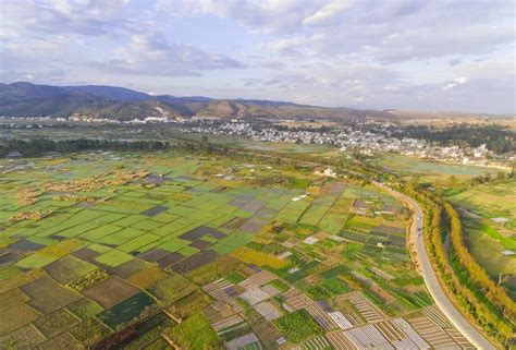 河南是哪個區域，河南省，位于中國華北平原中南部，東接山東省，西鄰陝西省，南連湖北省，北靠河北省及山西省，是一個重要的經濟文化省份。